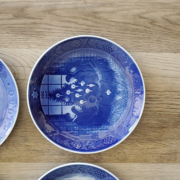 Royal Copenhagen Denmark Collector Christmas Plates 1975-1983 - Picture 5 of 7